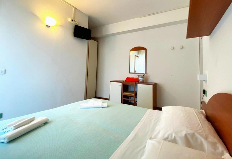 Bedroom 5, Hotel Exclusive, Rimini