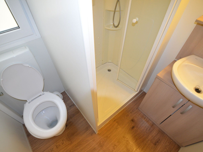 Bathroom 4, Wooden Chalet with Terrace near Beach, Ravenna