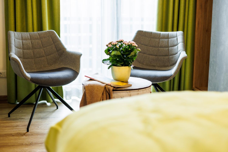 Bedroom 3, Hotel-Restaurant Bellevue, Traunstein