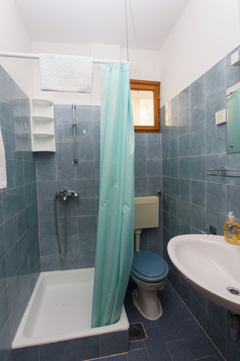 Bathroom 3, Villa Malfi, Pojezerje