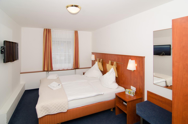Bedroom 2, Hotel -Restaurant Taormina, Enzkreis