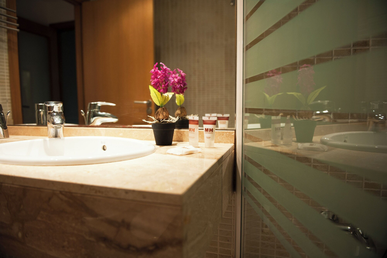 Bathroom 5, MH Apartments Gracia, Barcelona