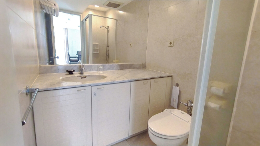 Bathroom 12