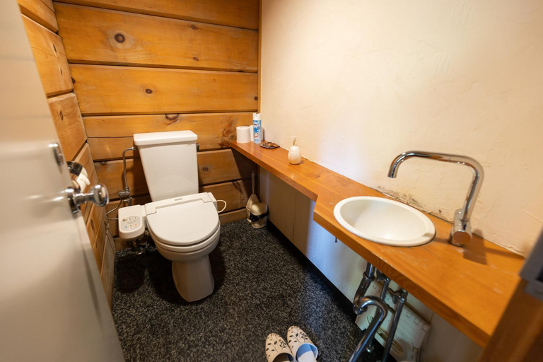 Bathroom 3, Log House Kizuki, Tsuru