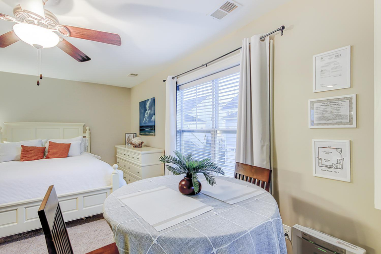 Bedroom 2, Southern Charm Studio, Berkeley