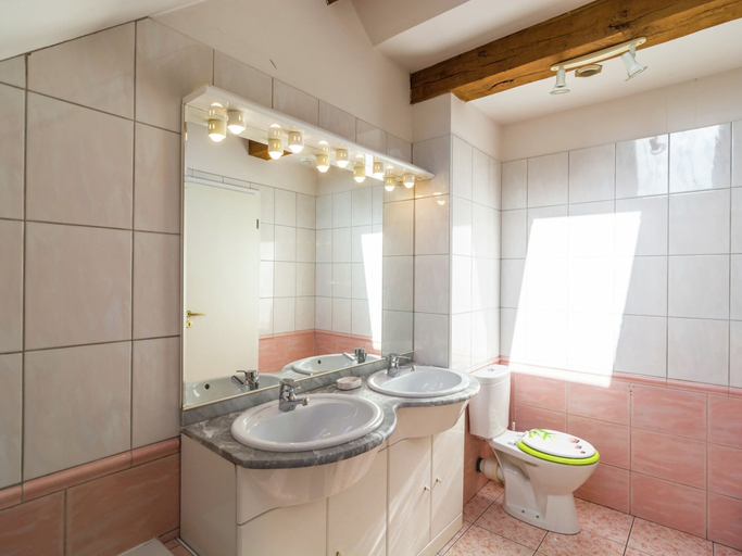 Bathroom 3, Peaceful Fontenelle Farmhouse, Namur