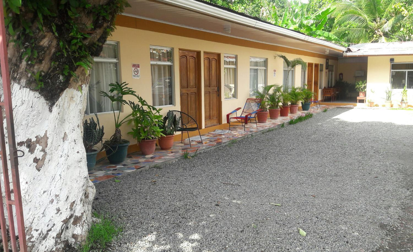 Others 5, Cabinas Dona Alicia, Aguirre