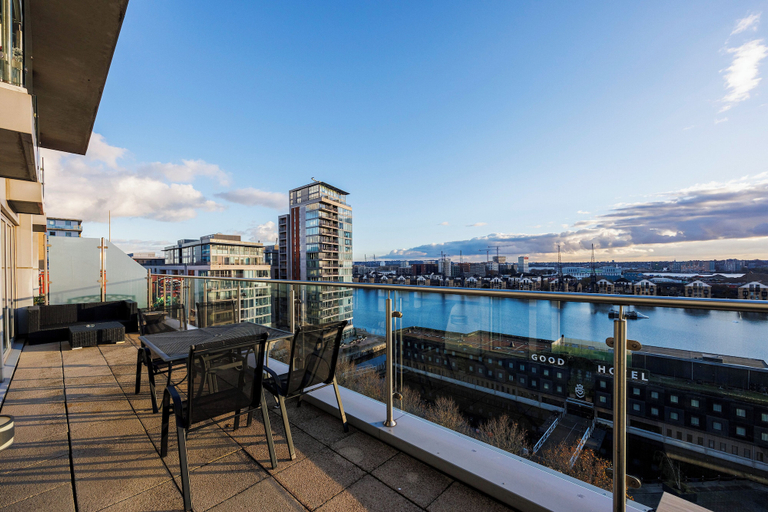 Others 3, Cosy Corner Apartment Near to Excel, London