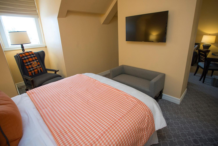 Bedroom 2, The Atherton Hotel at OSU, Payne