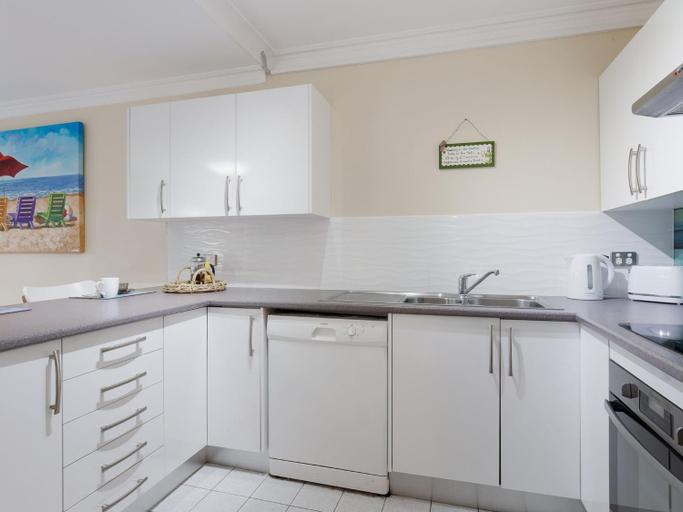 Others 5, Frangipani 3 great townhouse with air con, Port Stephens