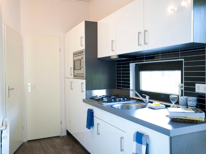 Private kitchen 2, Holiday Park Home With Modern Charm, Arnhem