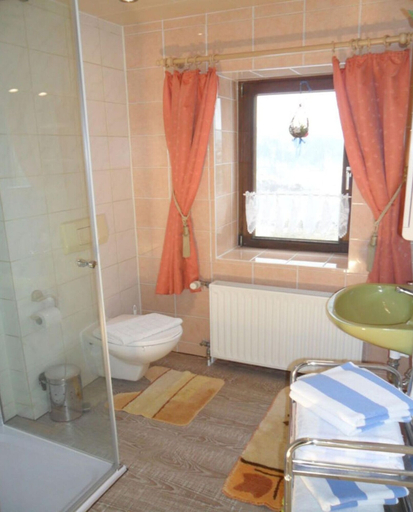 Bathroom 2, Holiday Apartment Family Kreissl, Erzgebirgskreis