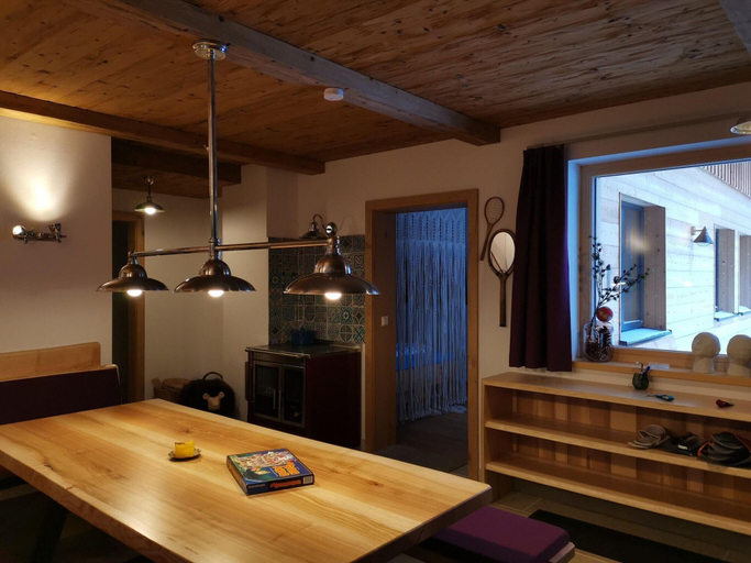 Dining 2, Premium Chalet in Tauplitz With Sauna and Pool, Liezen