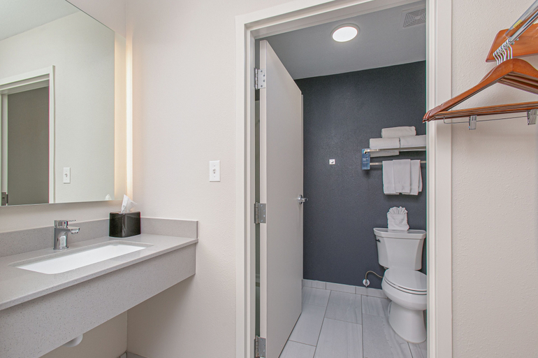 Bathroom 5, Fairfield Inn Ponca City, Kay
