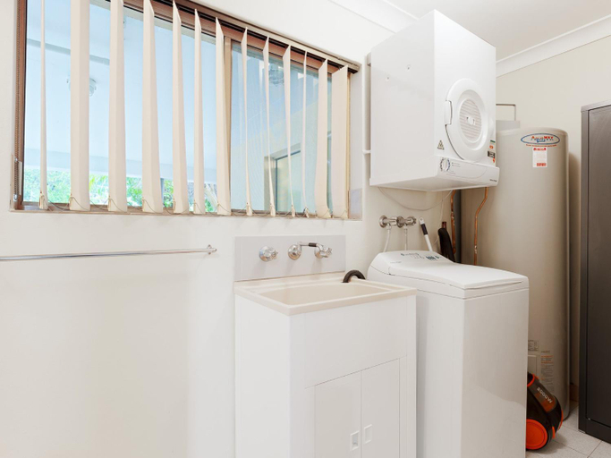Bathroom 3, Frangipani 3 great townhouse with air con, Port Stephens