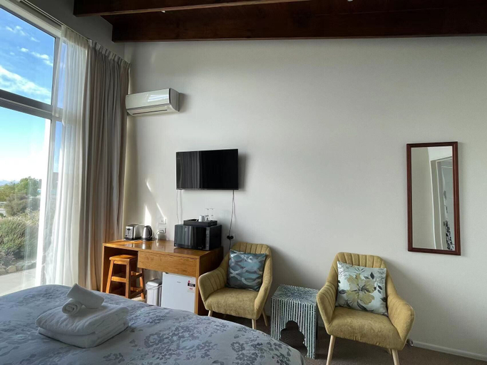 Bedroom 2, Three Rivers Lodge, Mackenzie