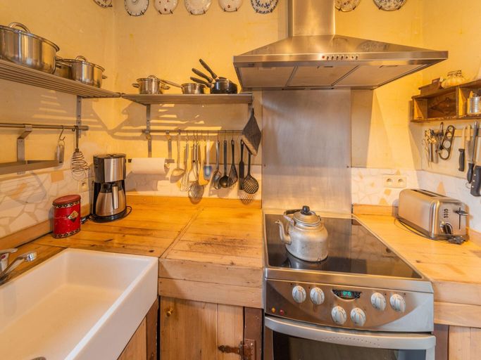 Private kitchen 3, Tranquil Home in Tinlot, Liège