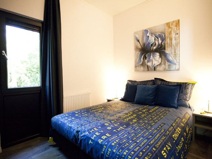 Room 4, Holiday Park Home With Modern Charm, Arnhem