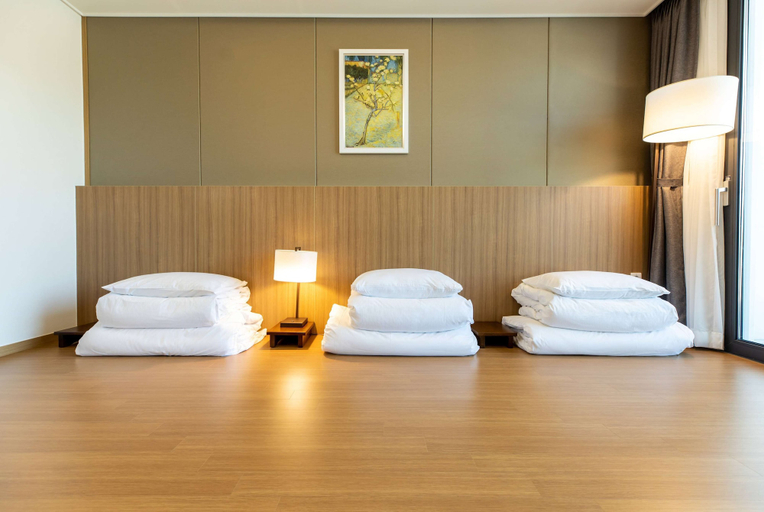 Bedroom 3, Ramada Plaza by Wyndham Dolsan Yeosu, Yeosu