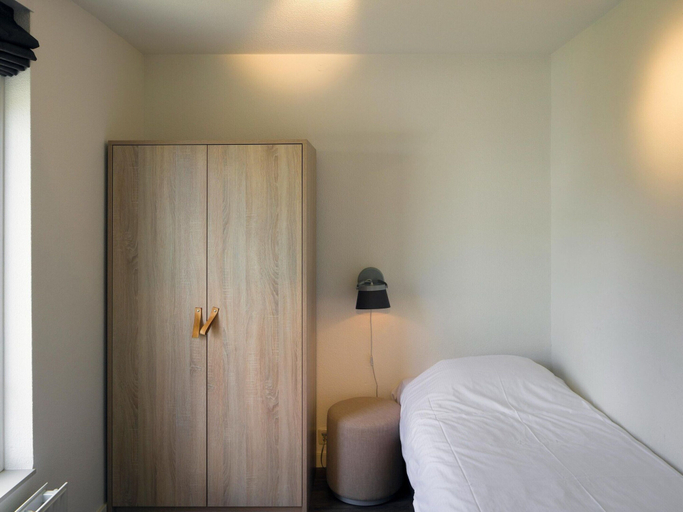 Room 5, Holiday Home w/ Sauna Near Beach, Noord-Beveland