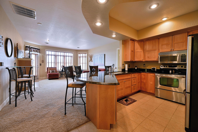 Others 5, Unit 433a 1 BD/ 1 BA Condo, Barron