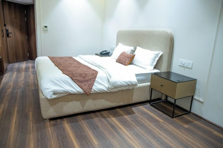 Bedroom 3, The Retreat Resort, Delhi