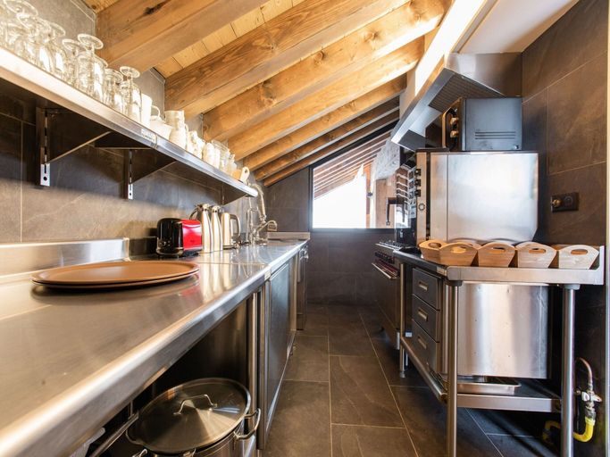 Others 4, Vanoise Chalet in Prime Location, Savoie