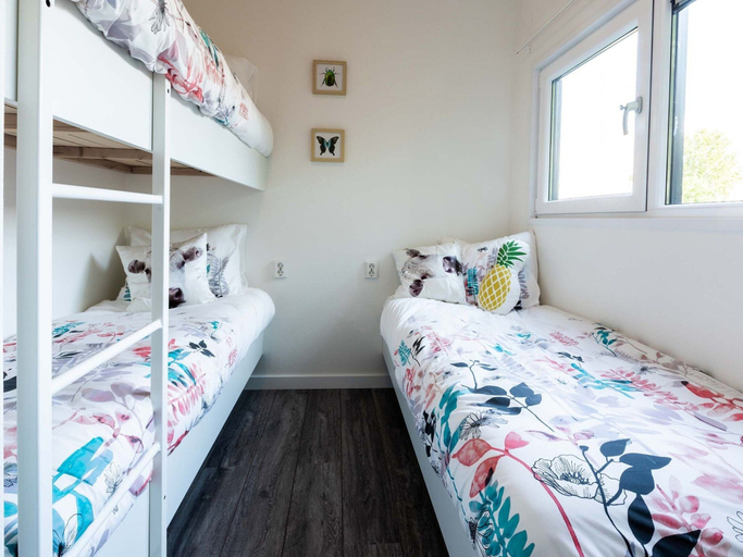 Bedroom 2, Comfortable Chalet With Dishwasher, Nieuwerkerk aan den IJssel