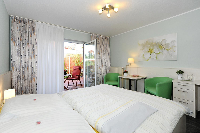 Bedroom 3, Hotel garni Haus am Meer, Wittmund