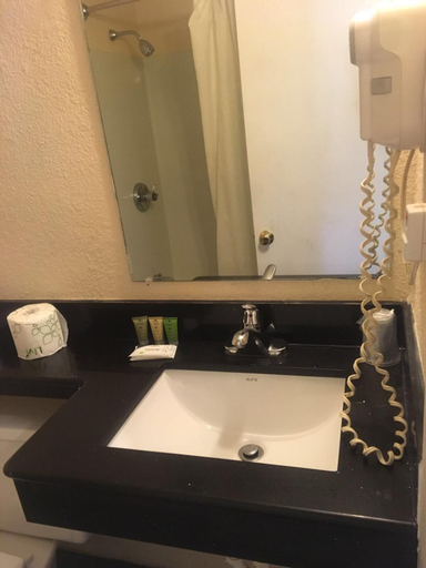 Bathroom 4, Anchorage Inn Rochester, Strafford
