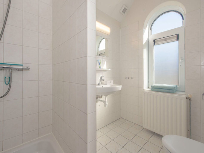 Bathroom 3, Villa Near North Sea Beach, Noord-Beveland