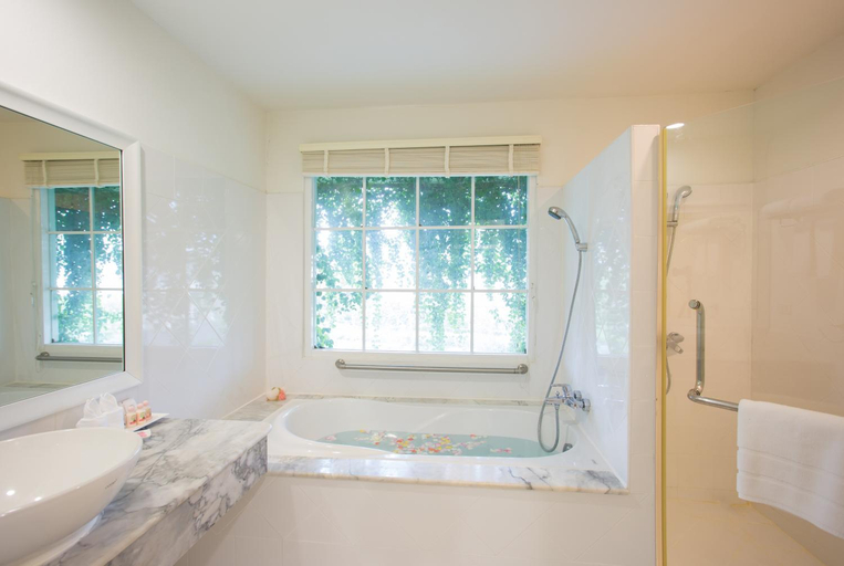 Bathroom 10