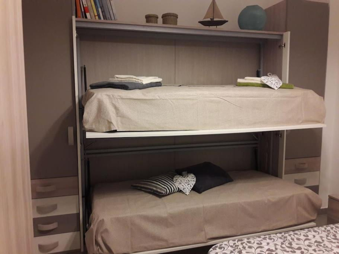 Bedroom 2, casa Fantulin Mare, Savona