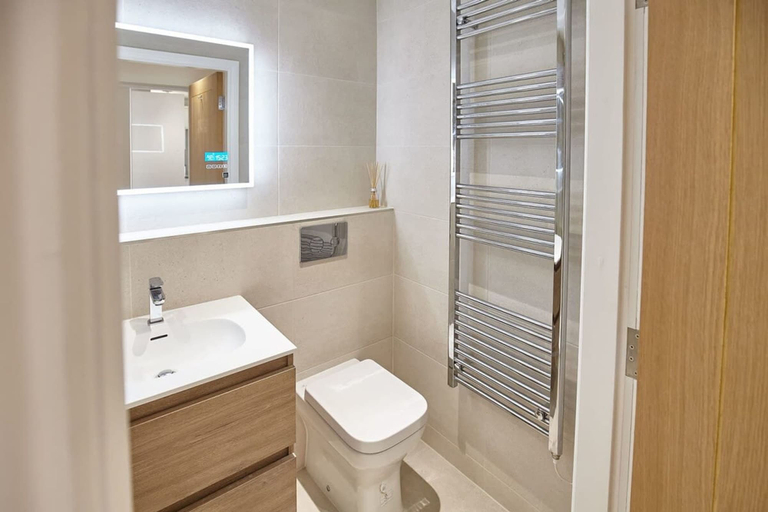 Bathroom 2, Host Stay Sandcastles Apartment, North Yorkshire