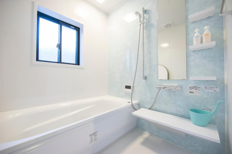 Bathroom 3, Azzurro Elefante, Kyoto