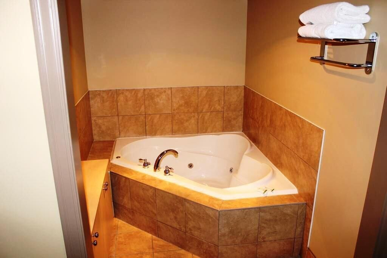 Bathroom 4, Linda Vista Motel, Greater Vancouver