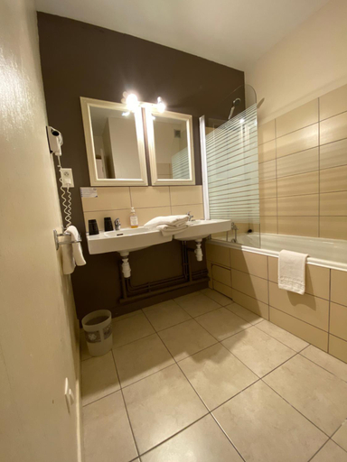 Bathroom 3, Logis Hotel Medieval, Montelimar Nord, Ardèche