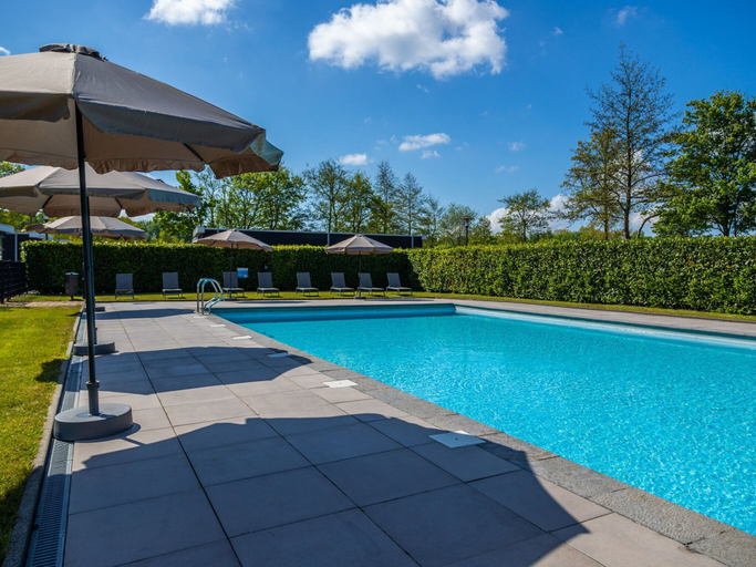 Others 3, Nice Chalet Near the Golf Course in a Holiday Park, Velsen