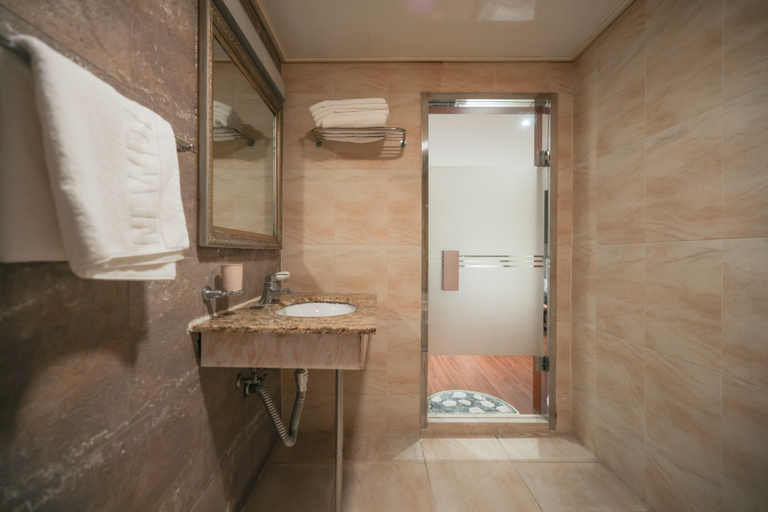 Bathroom 4, New Day Hotel Gangnam, Gangnam