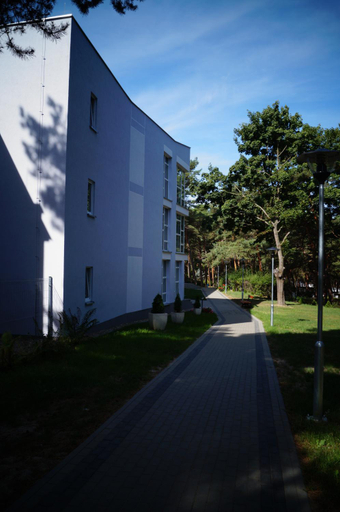 Exterior & Views