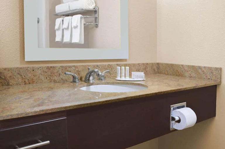 Bathroom 3, TownePlace Suites by Marriott Lake Jackson Clute, Brazoria