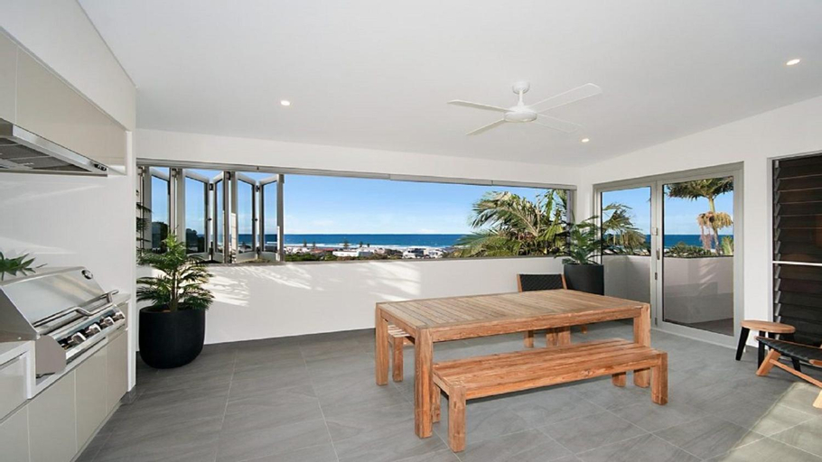 Others 4, Vista, Ballina