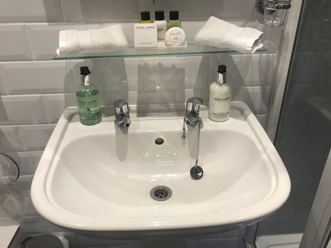 Bathroom 3, Daviot House, South Ayrshire