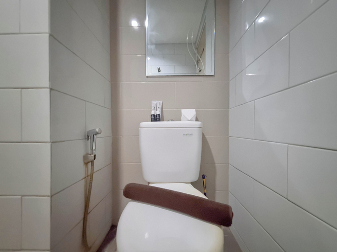 Bathroom 4, Homey And Good Studio Taman Melati Sinduadi Apartment, Sleman