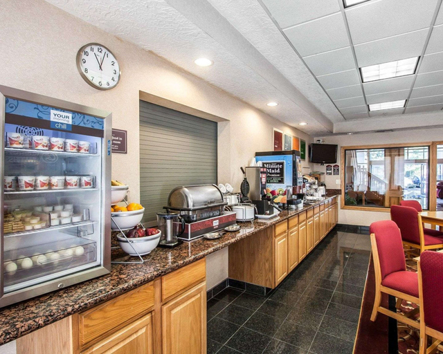 Food & Drinks 5, Comfort Suites Clackamas, Clackamas
