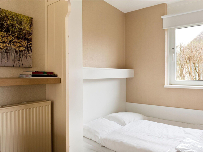 Room 3, Bungalow Near De Alde Feanen With Spa, Tytsjerksteradiel