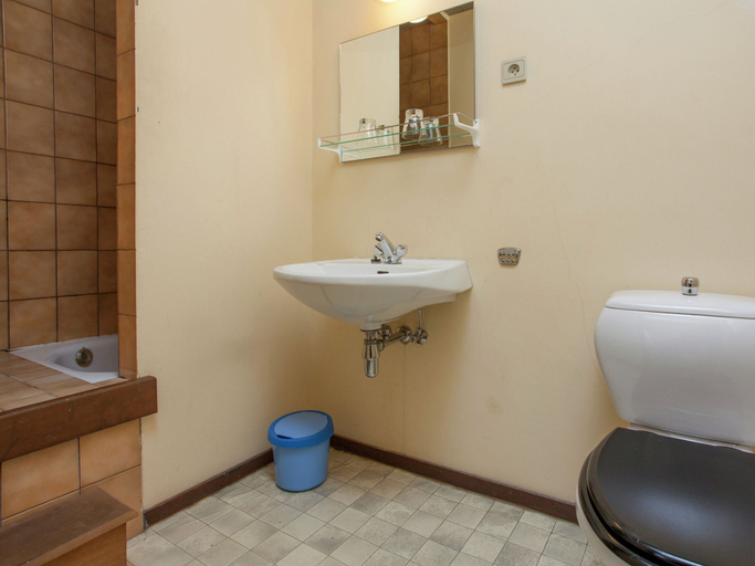 Bathroom 3, Spacious Holiday Home With Roofed Terrace, Liège