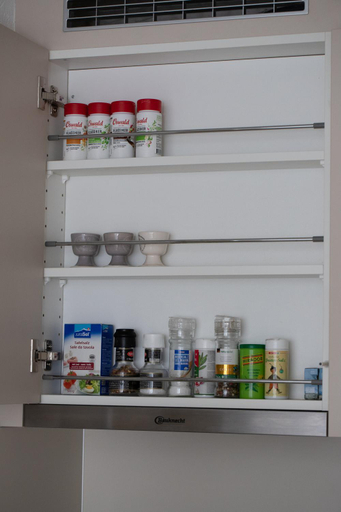 Others 5, Studio Living..., Signau