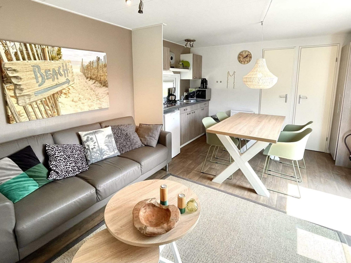 Others 4, Compact Chalet at 4.5 km. From Rockanje, Hellevoetsluis