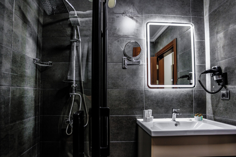 Bathroom 5, Mays Royal Hotel, Fatih